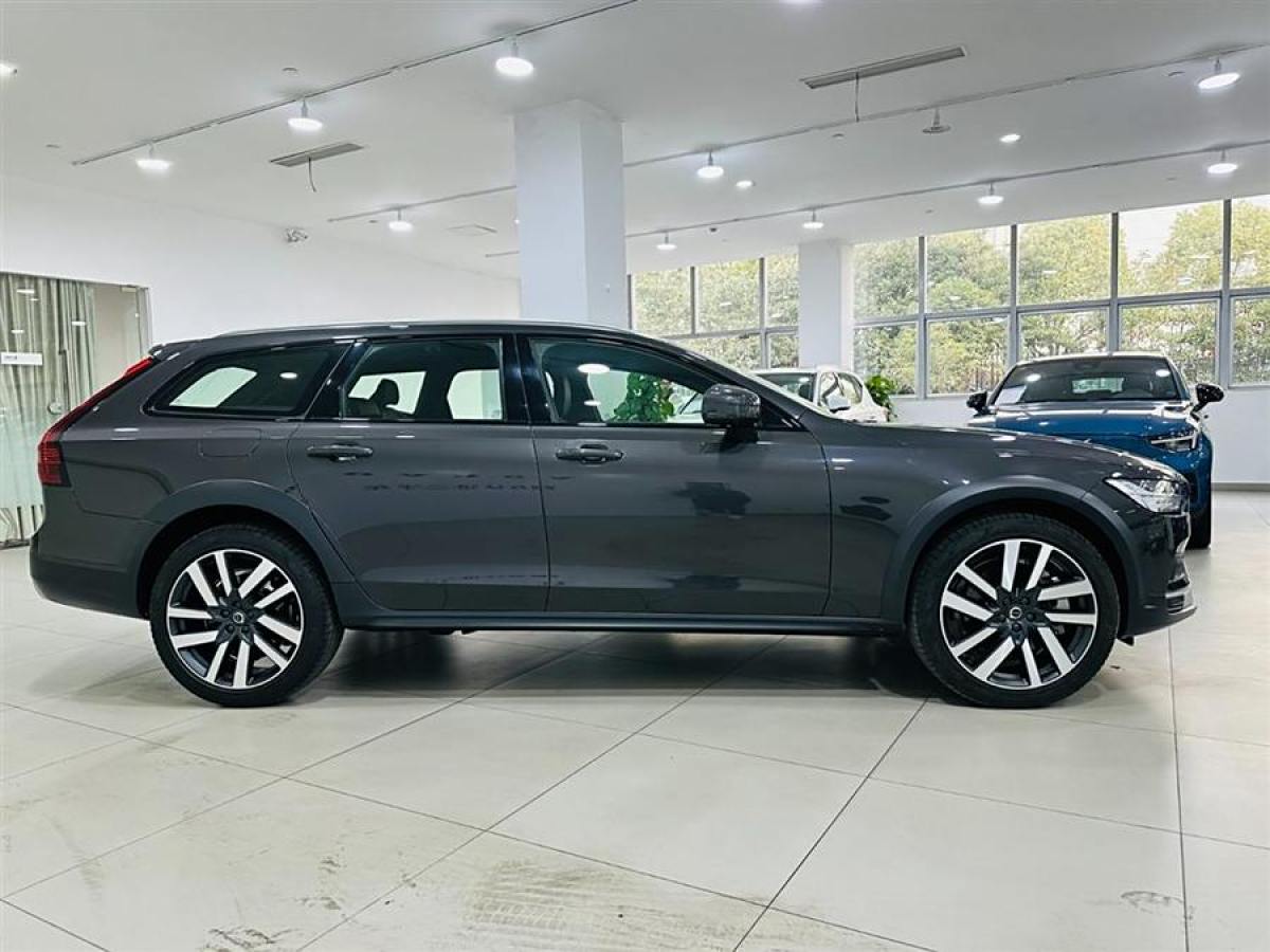 2023年10月沃爾沃 V90  2024款 Cross Country B5 AWD 智尊版