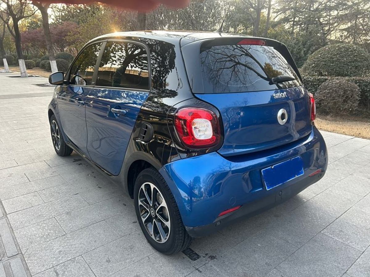 smart forfour  2016款 1.0L 52千瓦激情版圖片