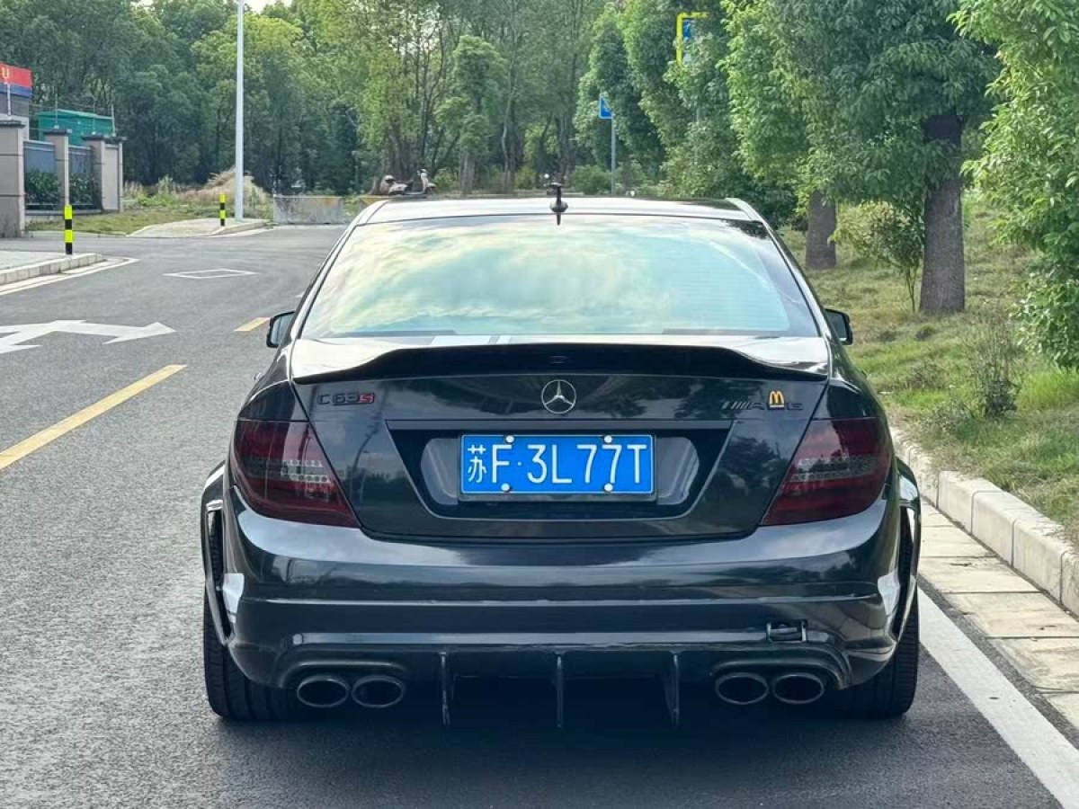奔馳 奔馳C級(jí)AMG  2010款 AMG C 63 動(dòng)感型增強(qiáng)版圖片