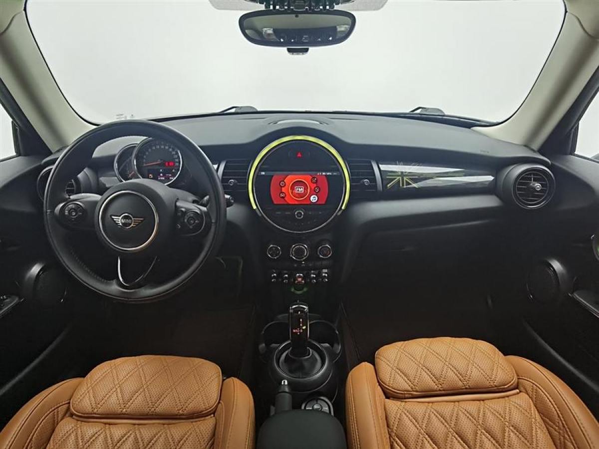 MINI COUNTRYMAN  2018款 1.5T COOPER 經(jīng)典派圖片