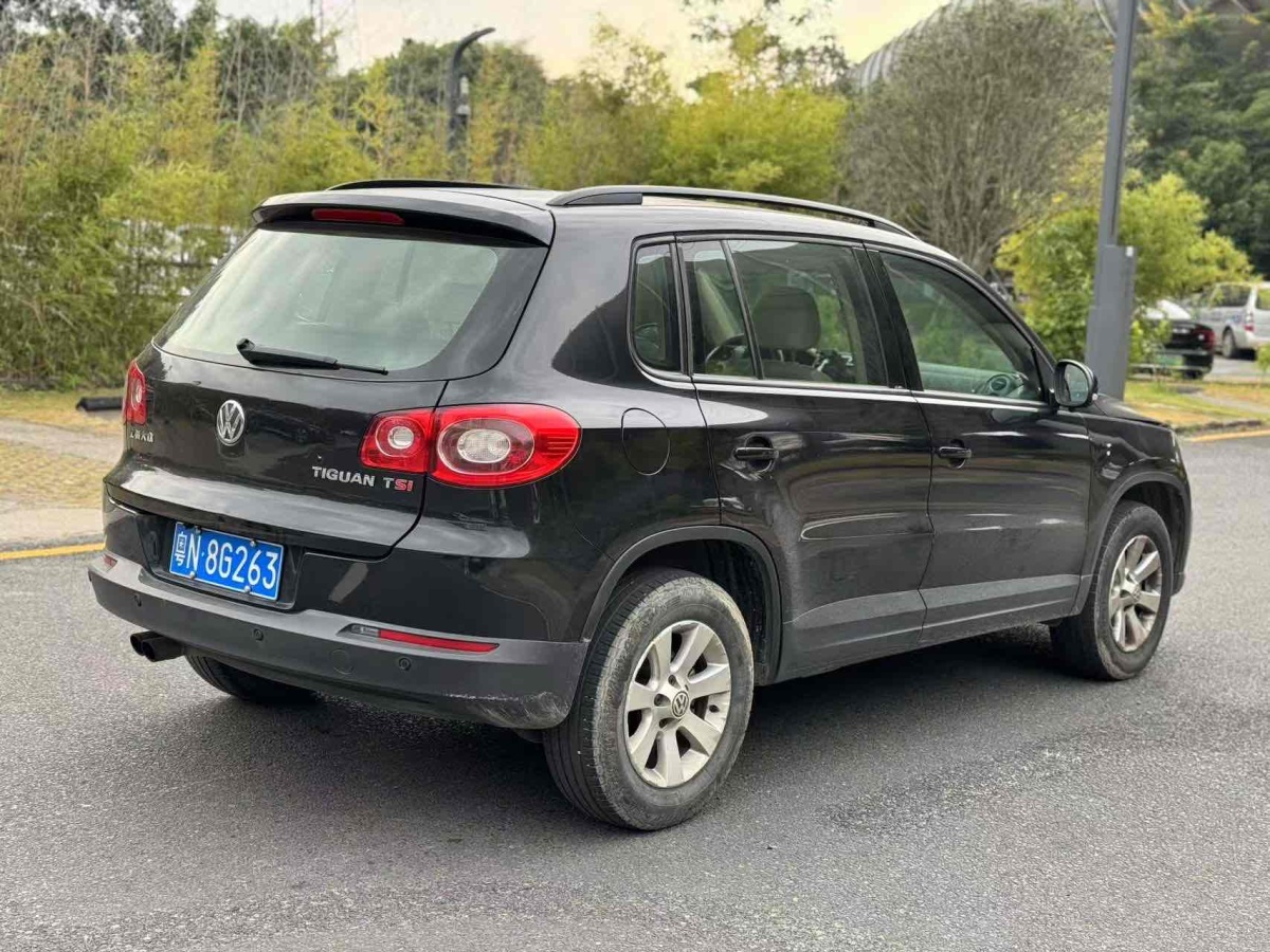 2010年8月大眾 途觀  2010款 1.8TSI 自動(dòng)兩驅(qū)都會(huì)版