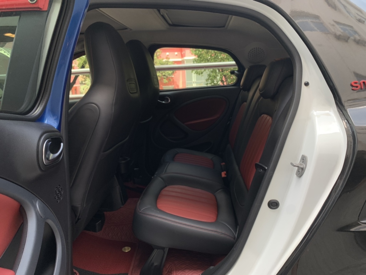 2019年3月smart forfour  2018款 0.9T 66千瓦風(fēng)尚型