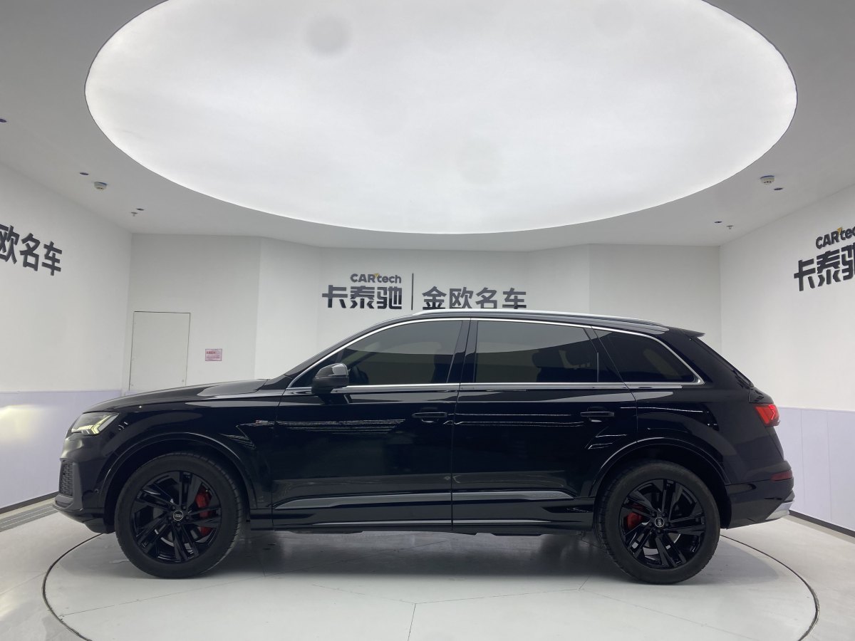 奧迪 奧迪Q7  2024款 45 TFSI quattro S line運(yùn)動(dòng)型圖片