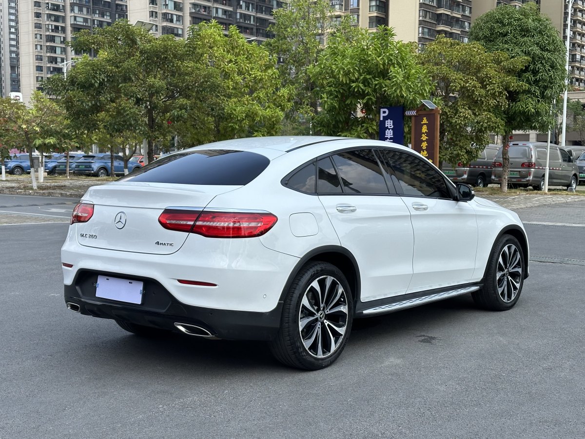 奔馳 奔馳GLC  2022款 改款 GLC 260 4MATIC 轎跑SUV圖片