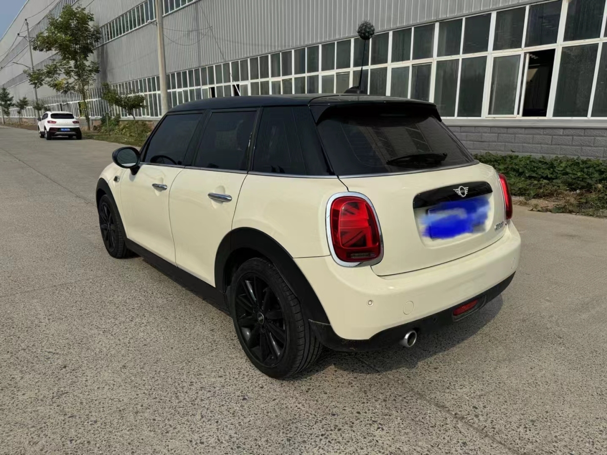 2020年12月MINI MINI  2021款 1.5T COOPER 藝術(shù)家 五門(mén)版