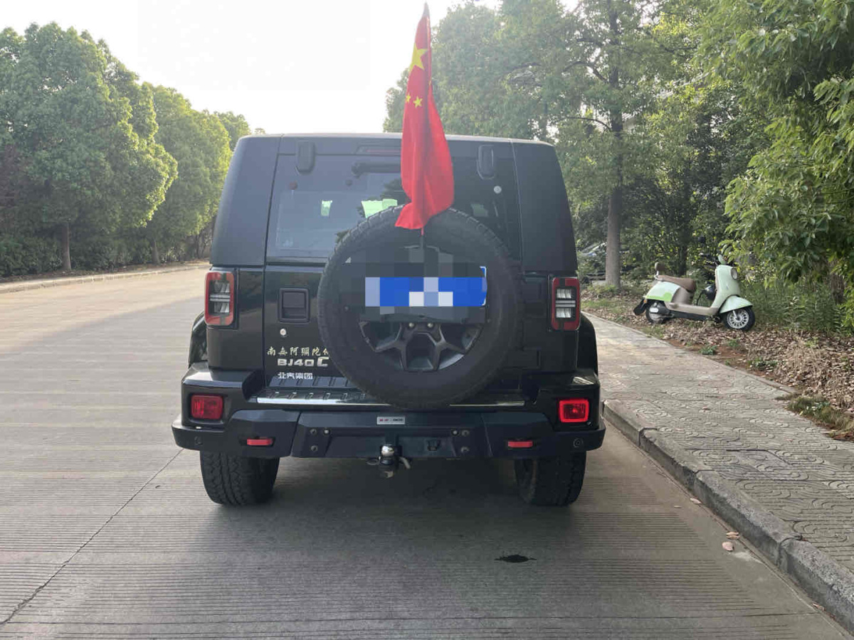 北京 BJ40  2020款 2.0T 自動四驅(qū)城市獵人版?zhèn)b客型圖片