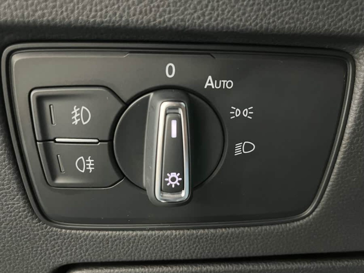 大眾 邁騰  2023款 200萬輛紀(jì)念版 330TSI DSG領(lǐng)先型圖片