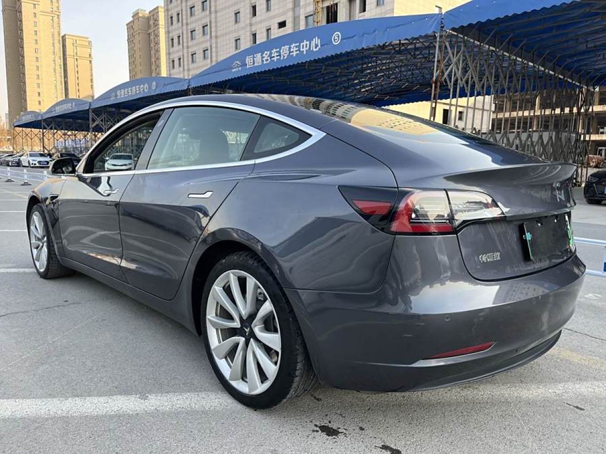 特斯拉 Model 3  2019款 標(biāo)準(zhǔn)續(xù)航后驅(qū)升級版圖片