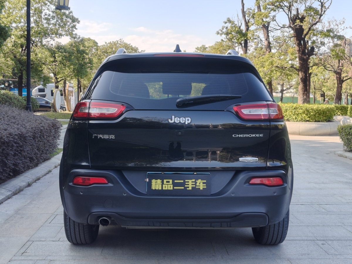 Jeep 自由光  2016款 2.0L 優(yōu)越版圖片