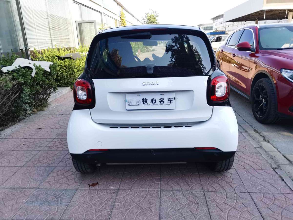 smart fortwo  2017款 1.0L 52千瓦硬頂摯愛特別版圖片