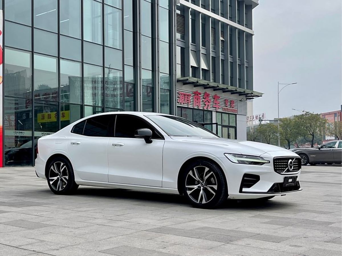 沃爾沃 S60L  2021款 T4 智遠(yuǎn)運(yùn)動版圖片