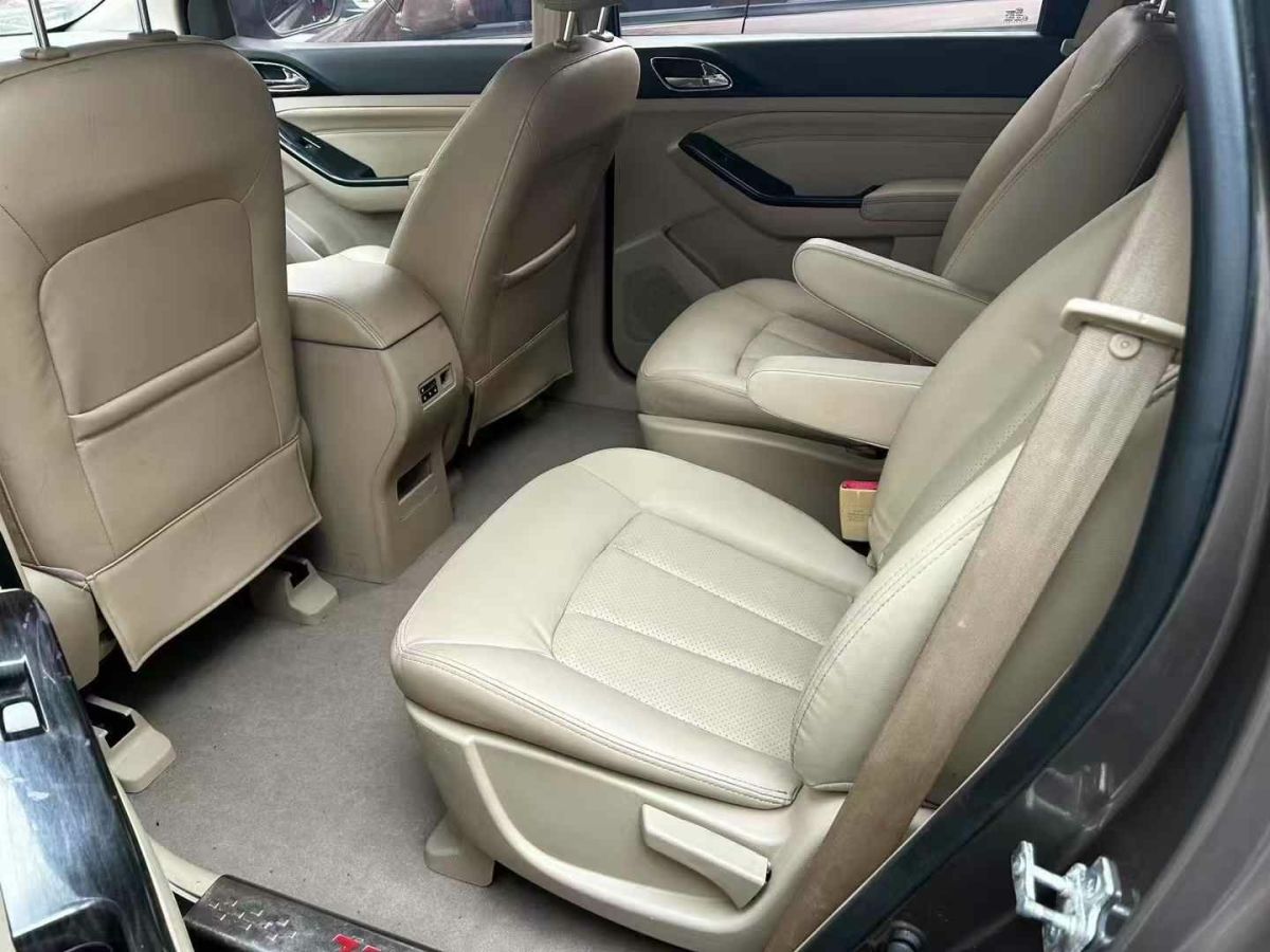 寶駿 730  2015款 1.8L 手動豪華導(dǎo)航ESP版 7座圖片
