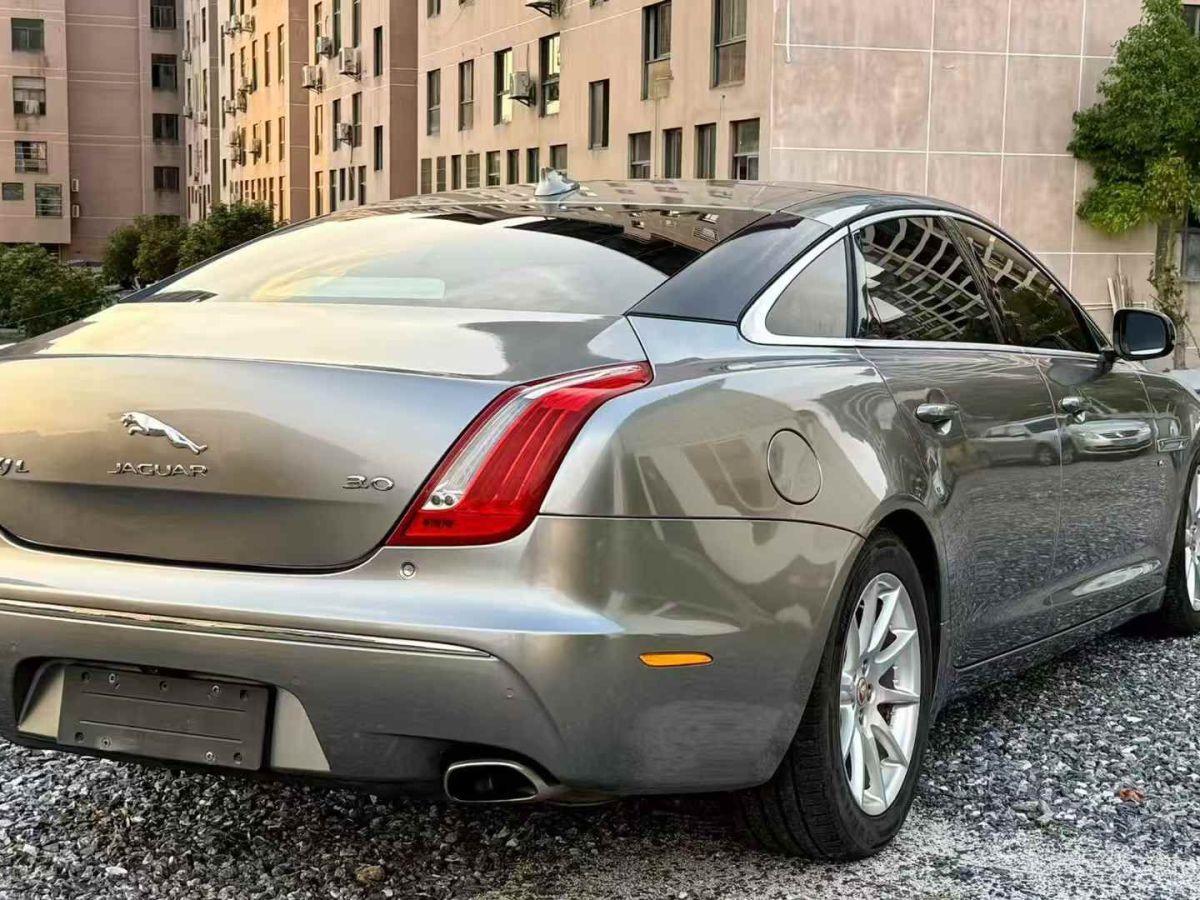 捷豹 XJ  2014款 L 3.0T SC 兩驅(qū)全景商務(wù)版圖片