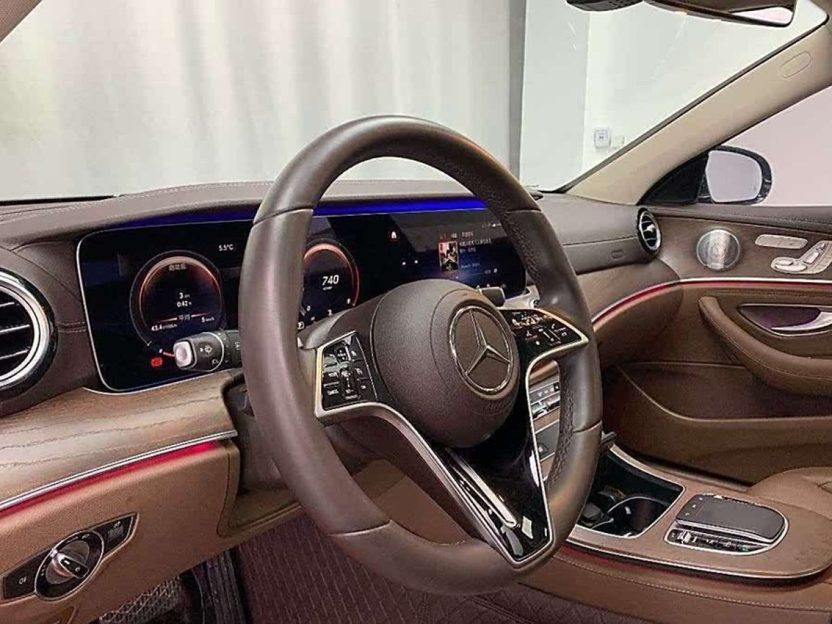 奔馳 奔馳E級(jí)  2021款 改款 E 300 L 豪華型圖片