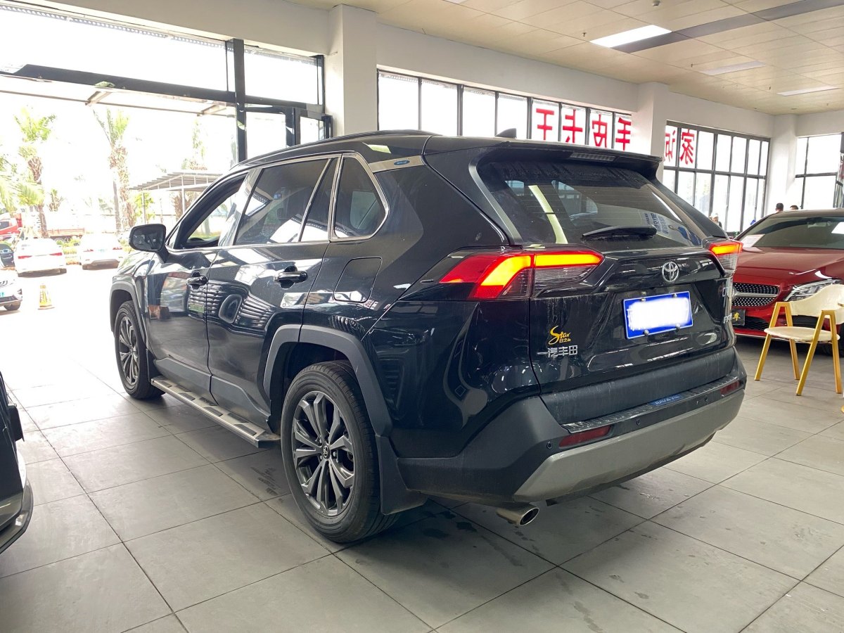 豐田 RAV4  2018款 榮放 2.0L CVT兩驅(qū)風尚版圖片