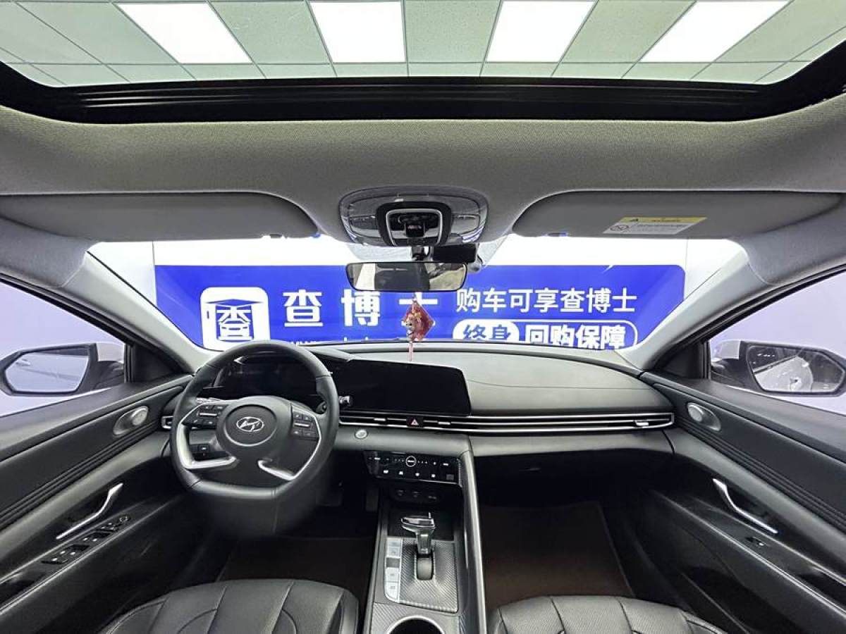 2022年11月現(xiàn)代 伊蘭特  2022款 1.5L CVT LUX尊貴版