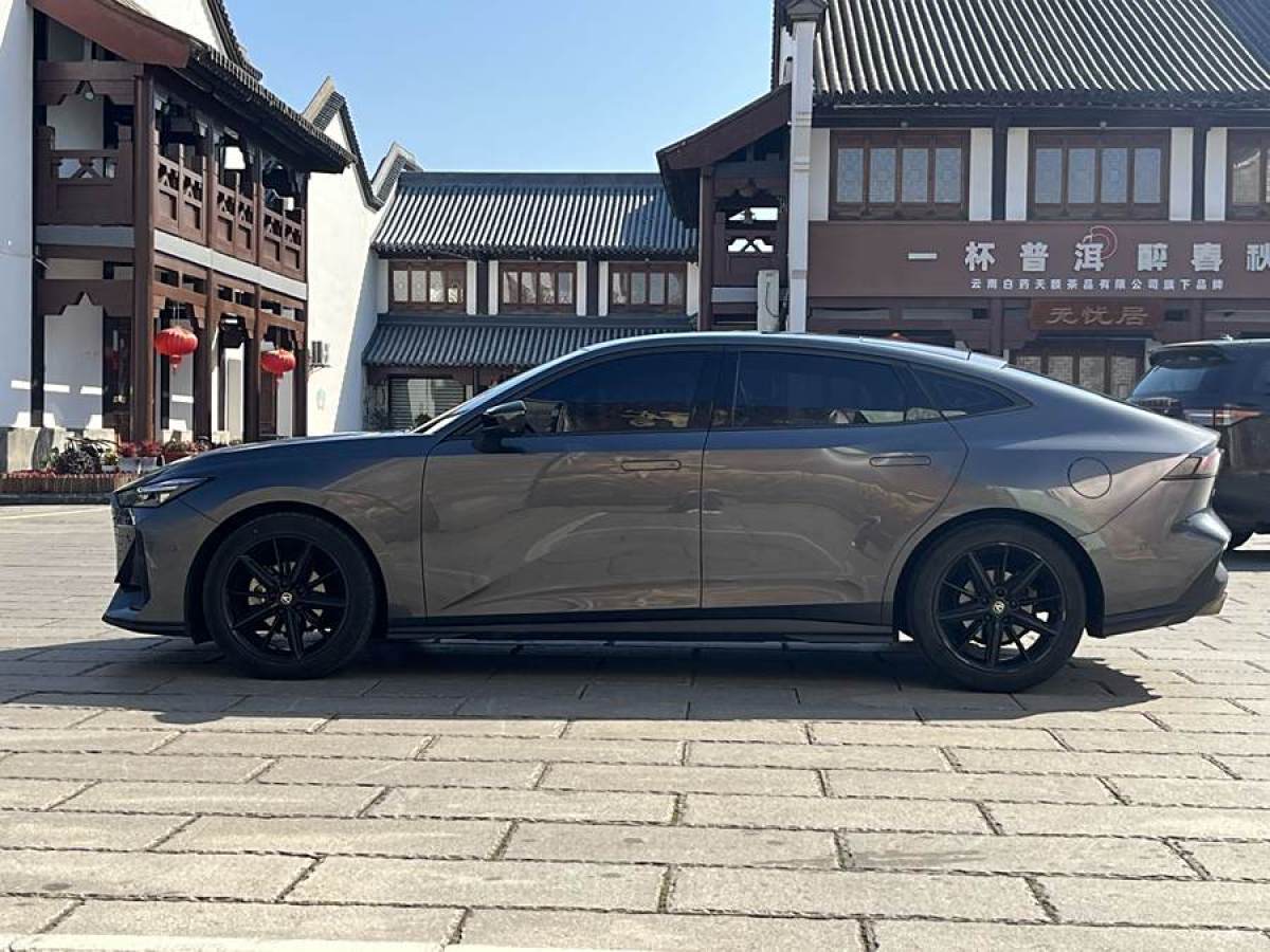 長(zhǎng)安 長(zhǎng)安UNI-V  2022款 1.5T 尊貴型圖片