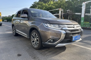 歐藍(lán)德 三菱 2.4L 四驅(qū)豪華版 7座