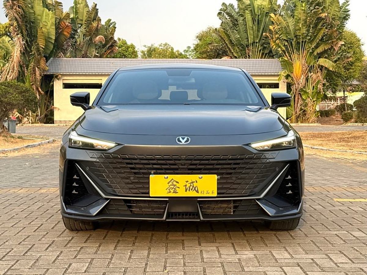 長安 長安UNI-V  2022款 1.5T 尊貴型圖片