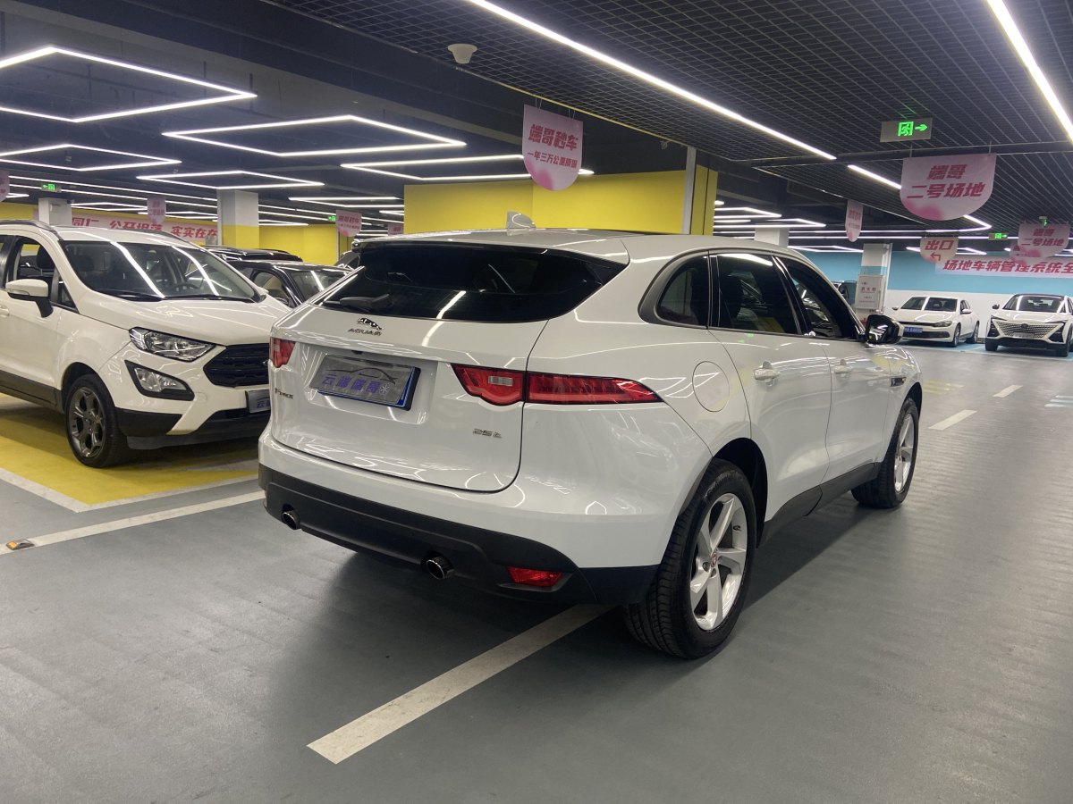 捷豹 F-PACE  2016款 2.0T 兩驅(qū)都市尊享版圖片