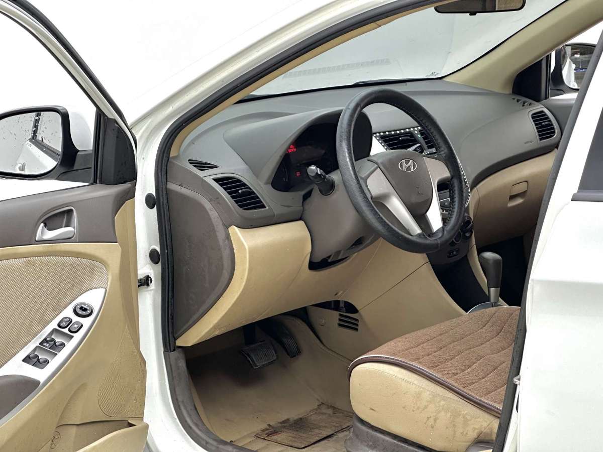 2012年6月现代 瑞纳  2010款 三厢 1.4L 自动舒适型GS
