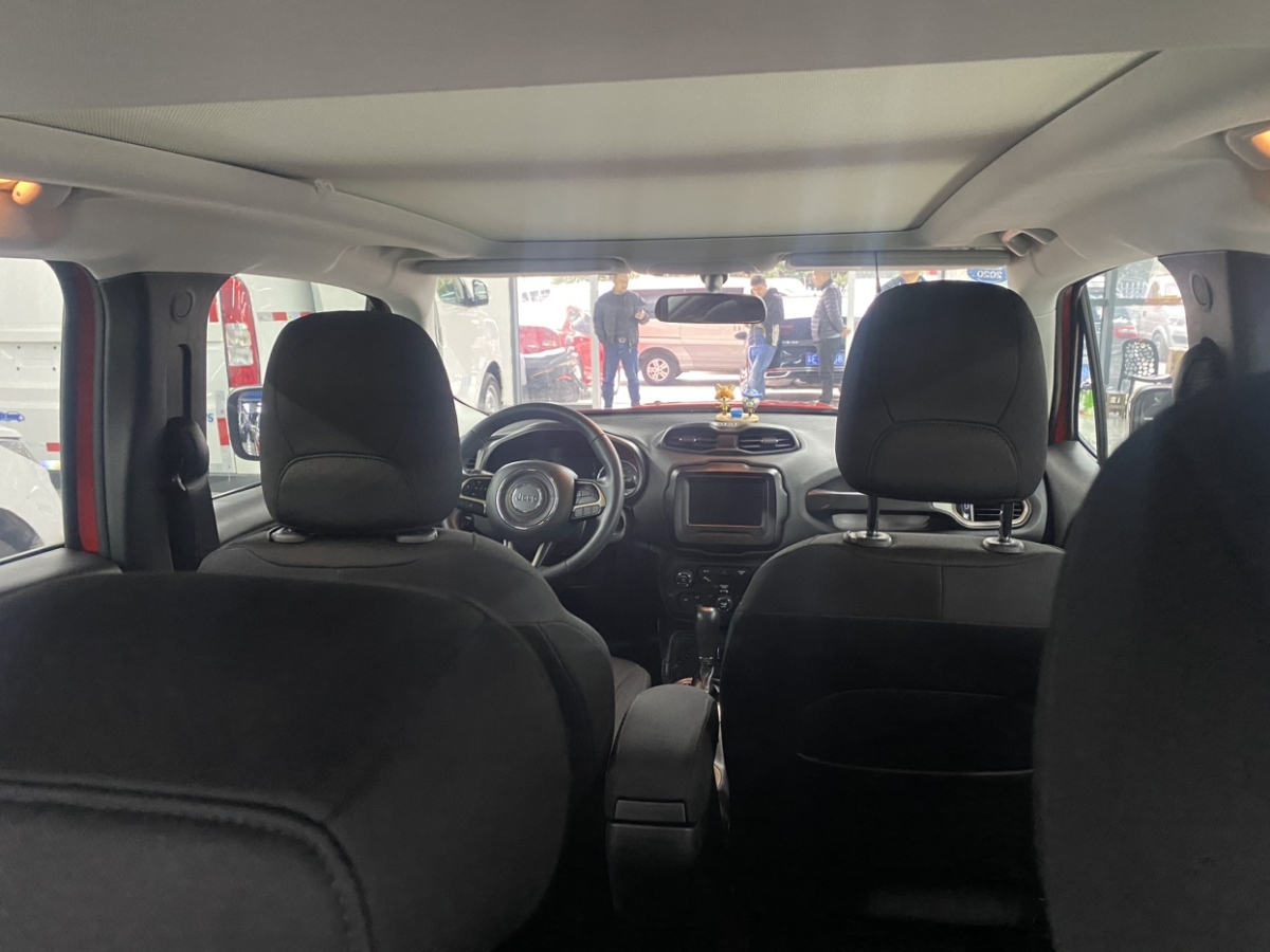 Jeep 自由侠  2018款 互联大屏版 180T 自动劲能版图片
