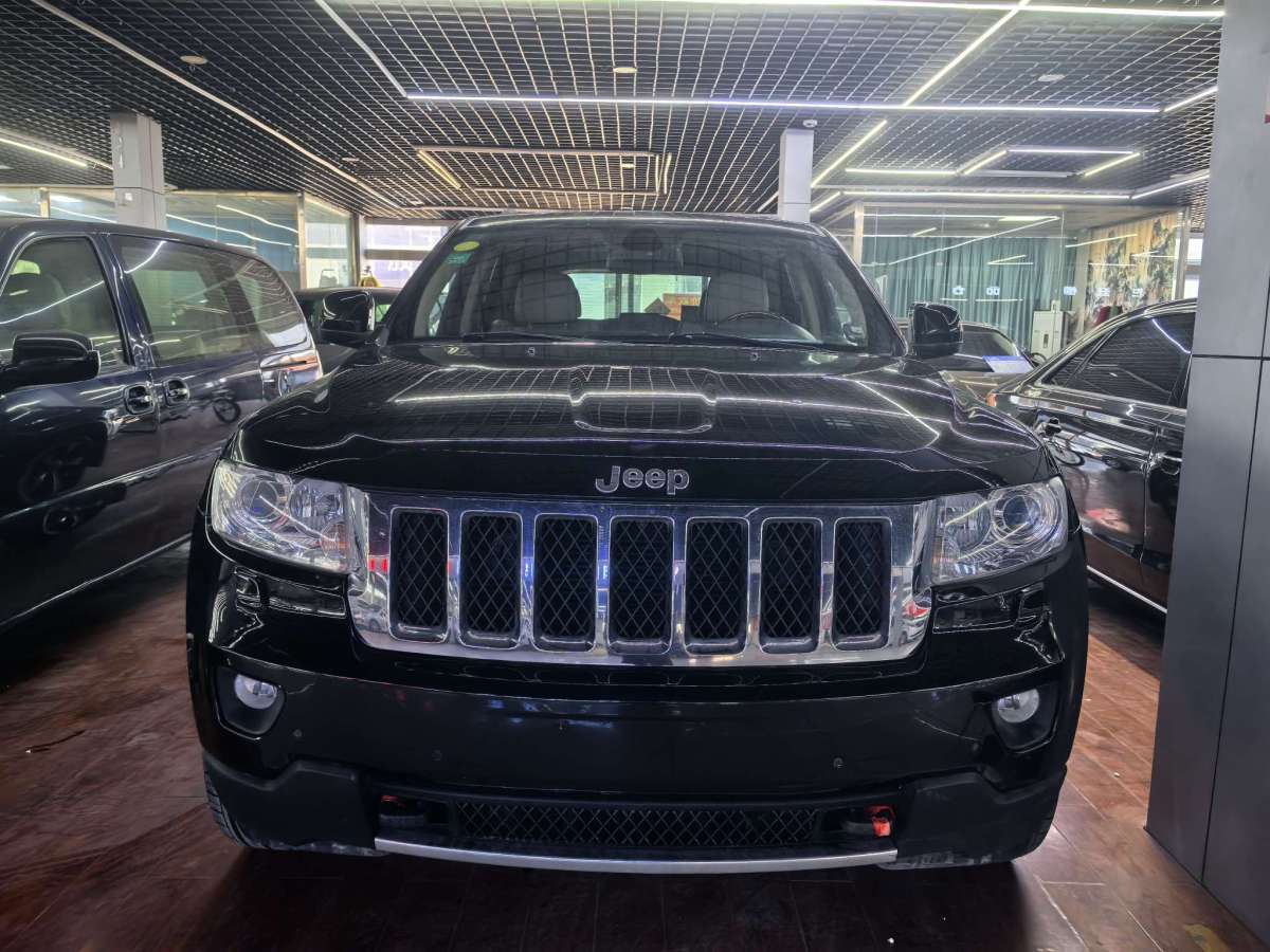 Jeep 大切諾基  2011款 改款 5.7L 旗艦導(dǎo)航版圖片