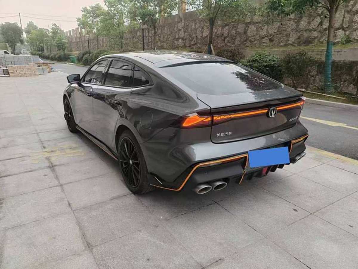 长安 长安UNI-V  2022款 1.5T 卓越型图片