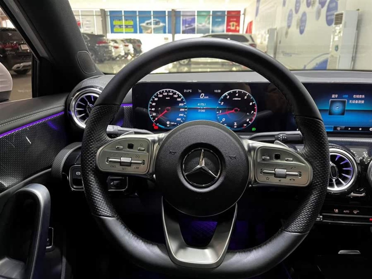 奔馳 奔馳A級(jí)  2022款 改款 A 200 L 運(yùn)動(dòng)轎車時(shí)尚型圖片