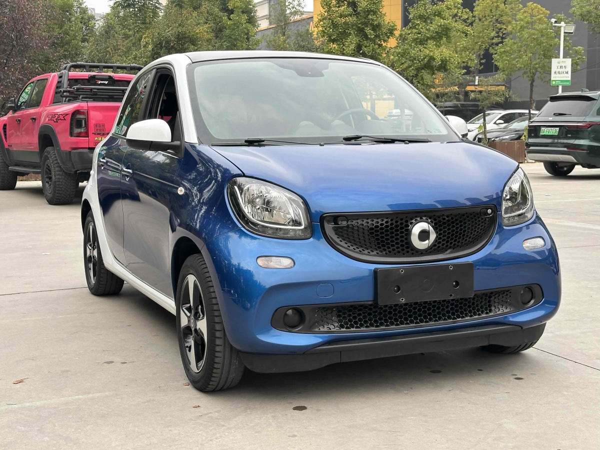 2018年9月smart forfour  2018款 1.0L 52千瓦激情版