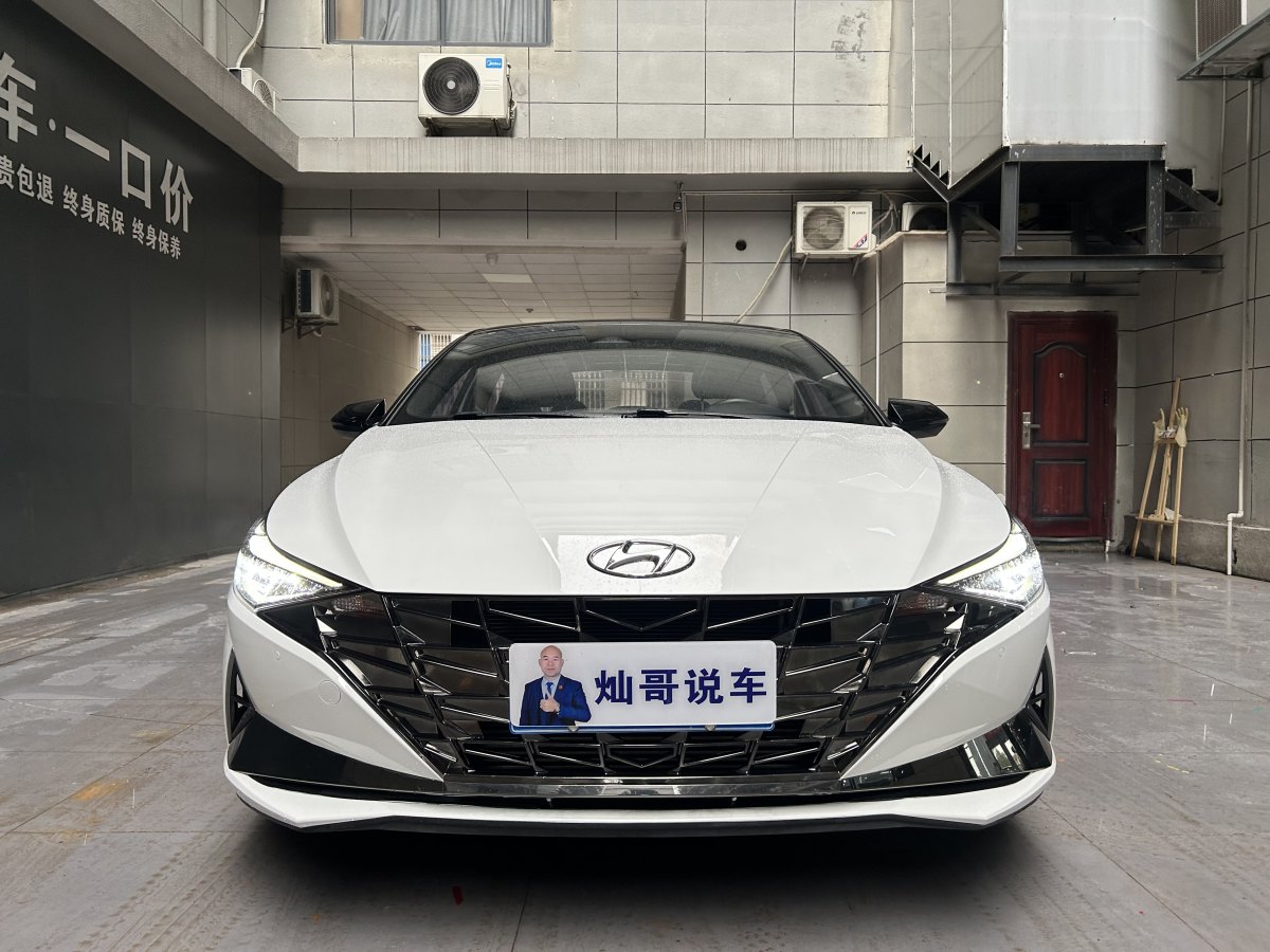 現(xiàn)代 伊蘭特  2022款 240TGDi DCT LUX尊貴版圖片