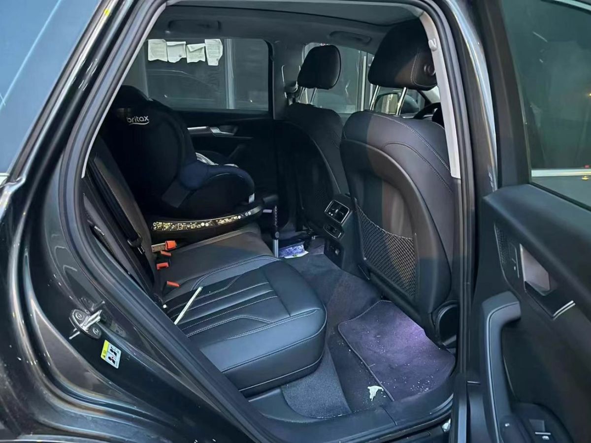 奧迪 奧迪Q5 e-tron  2022款 40 e-tron 星耀型 機甲套裝圖片