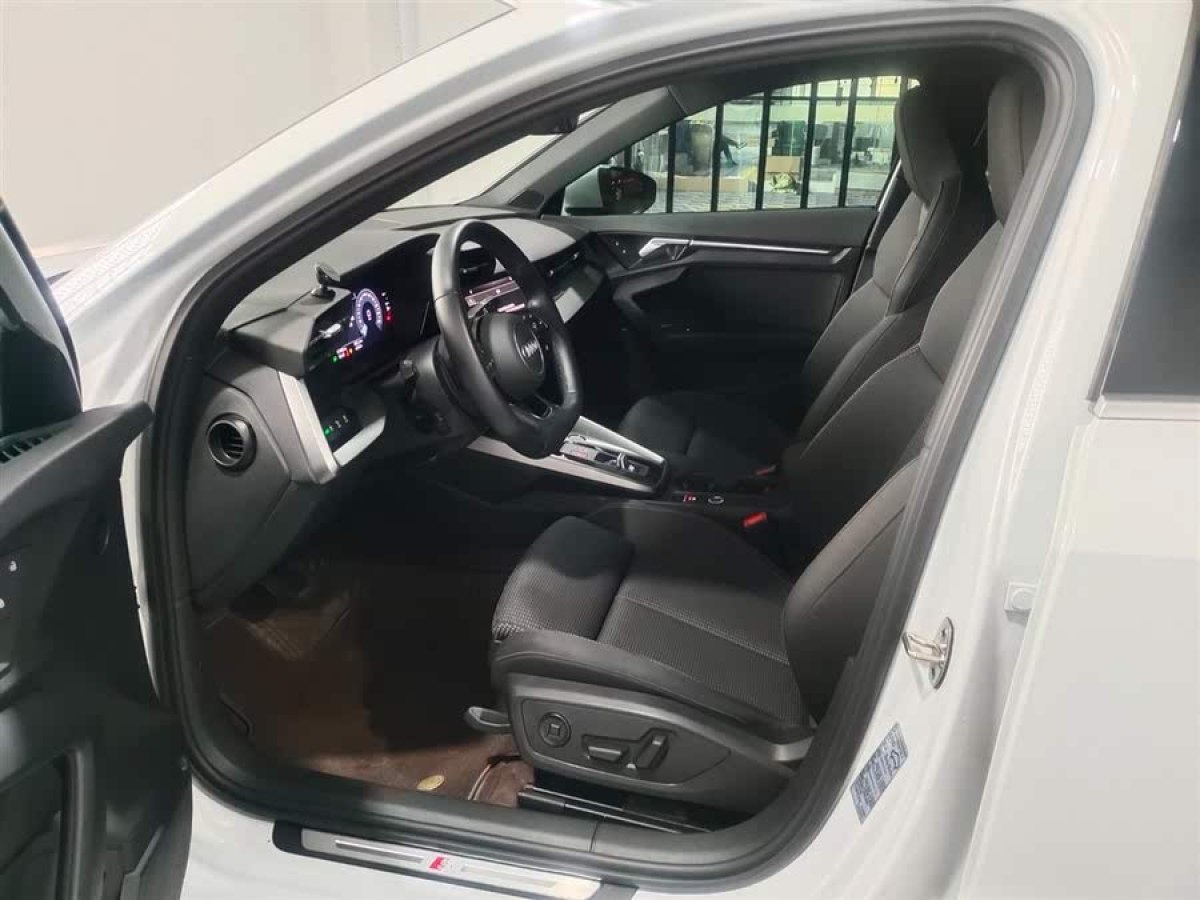 奧迪 奧迪A3  2022款 A3L Limousine 35 TFSI 進(jìn)取運(yùn)動(dòng)型圖片