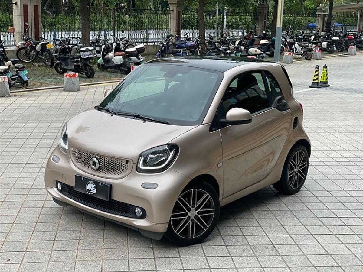 2018年8月smart fortwo  2018款 0.9T 66千瓦耀金特別版