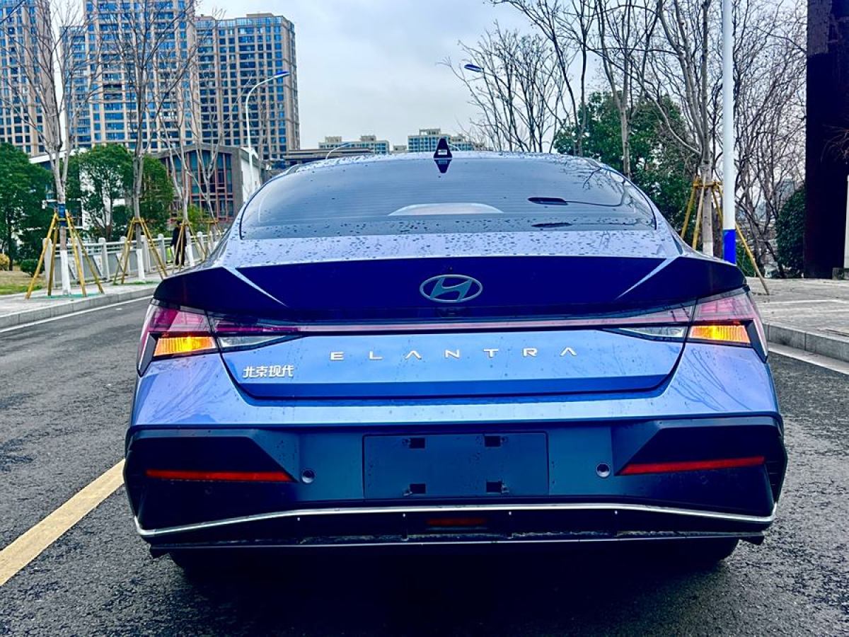 現(xiàn)代 伊蘭特  2023款 1.5L CVT LUX尊貴版圖片