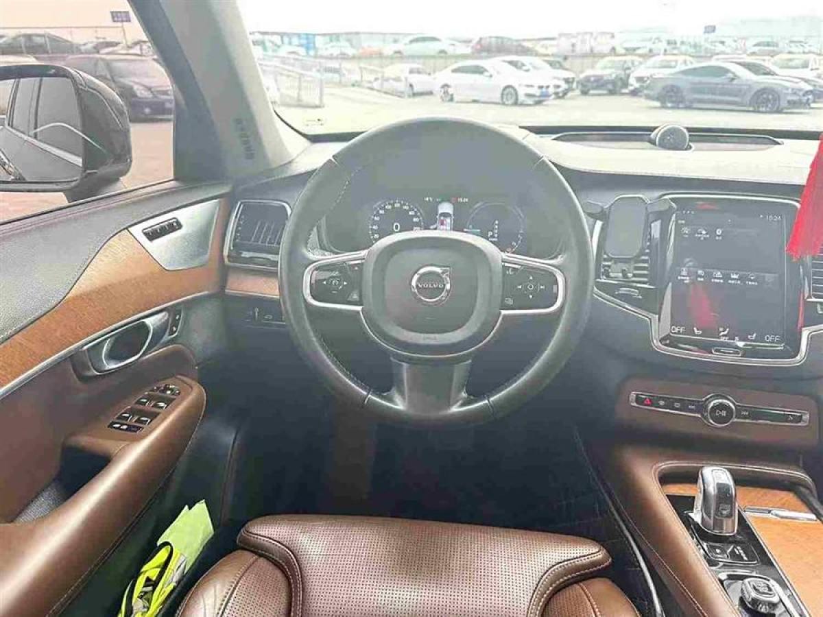 沃爾沃 XC90新能源  2018款 E驅(qū)混動 T8 智尊版 7座圖片