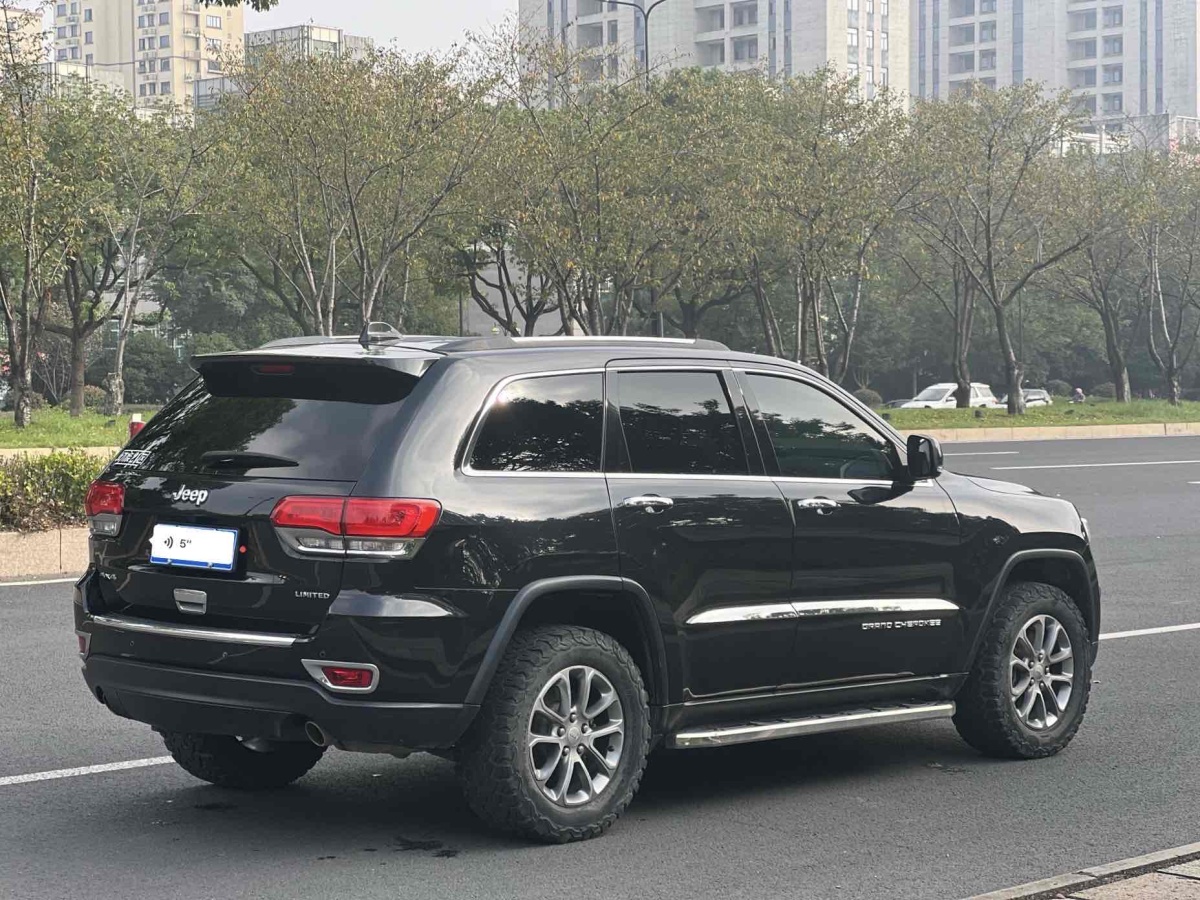 2017年5月Jeep 大切諾基  2016款 3.0L 精英導(dǎo)航版