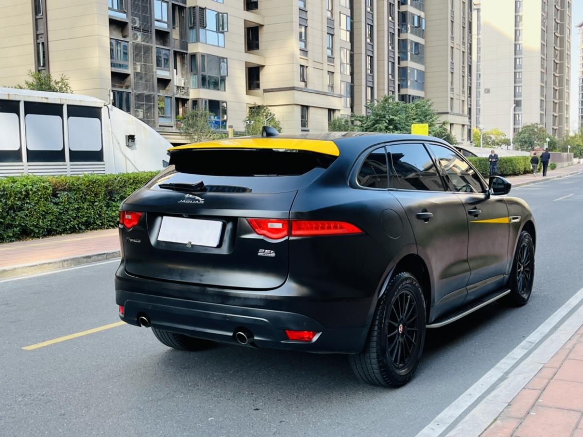 捷豹 F-PACE  2018款 2.0T 四驅(qū)都市尊享版圖片