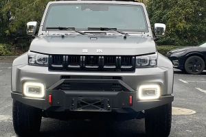 BJ40 北京 2.0T 自动四驱环塔冠军版