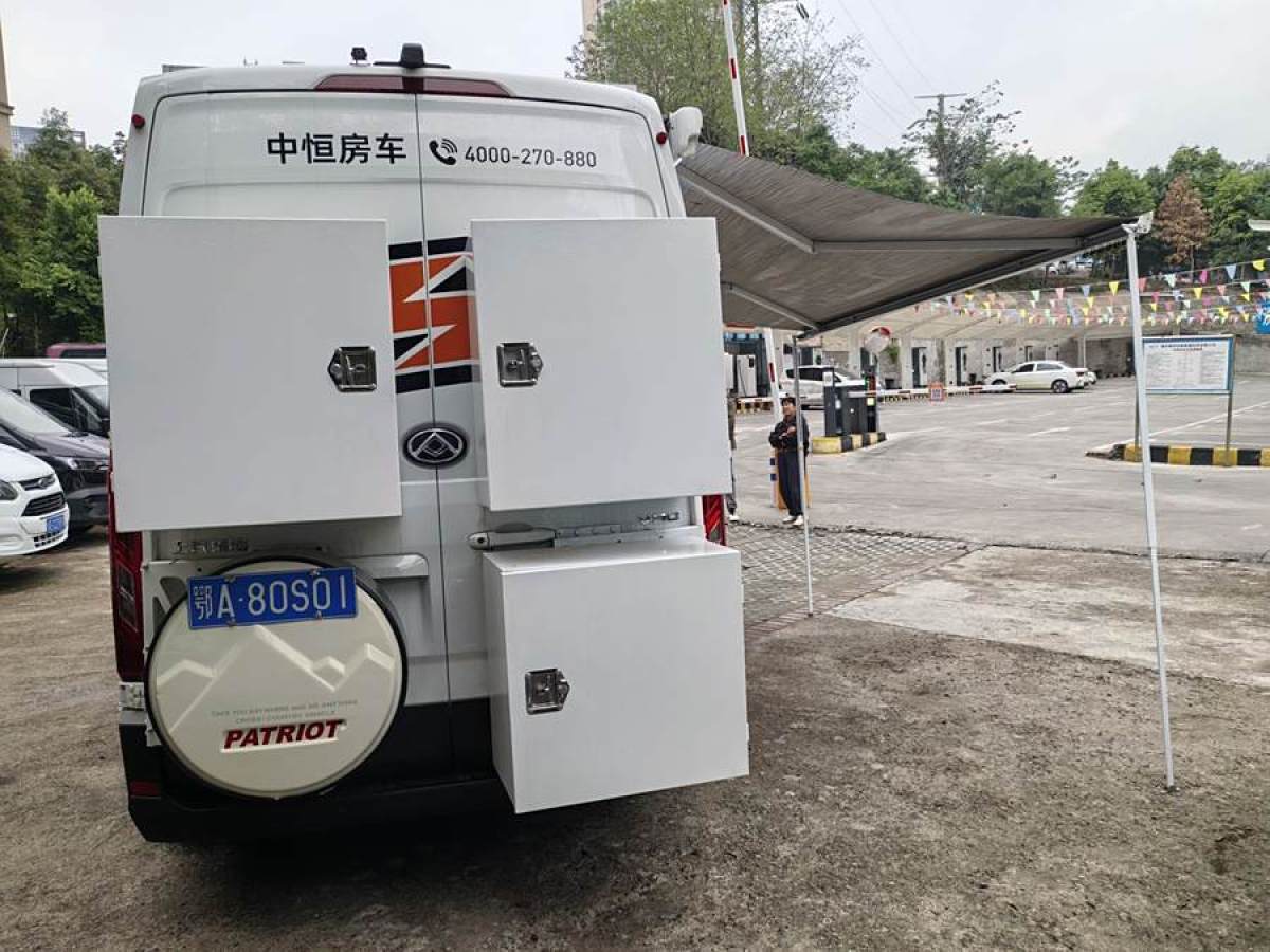 上汽大通 RV90  2021款 生活家V90圖片