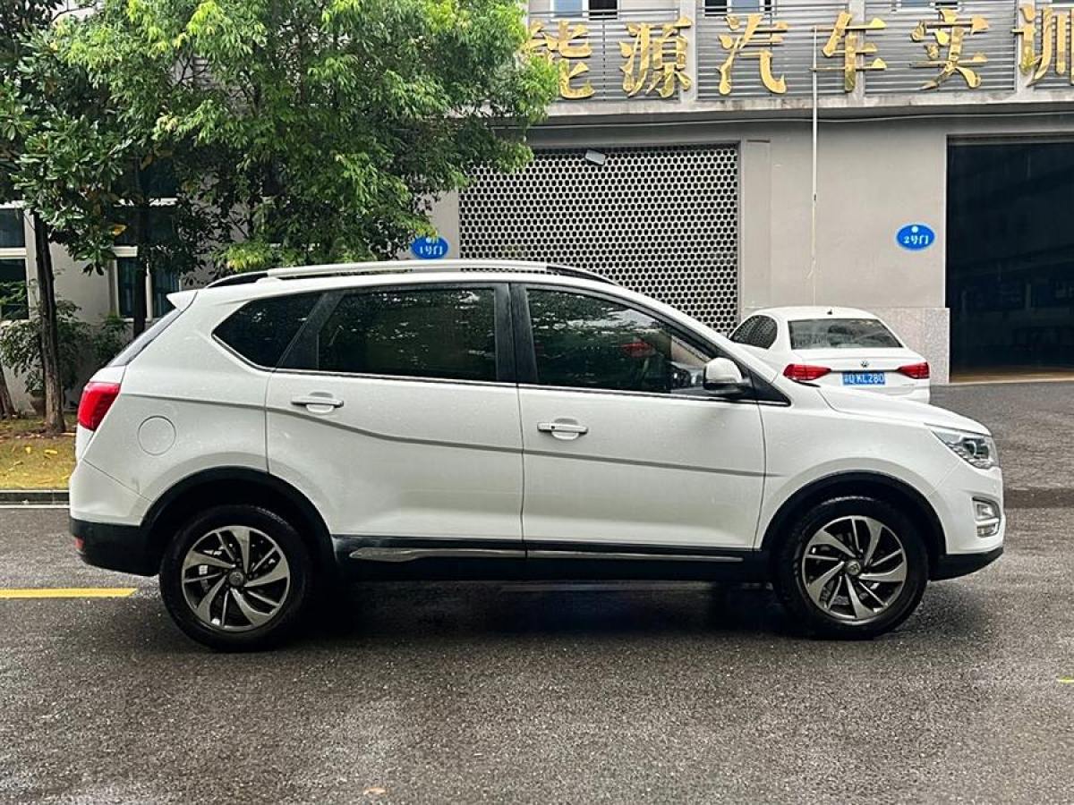 寶駿 560  2015款 1.8L 手動(dòng)豪華型圖片