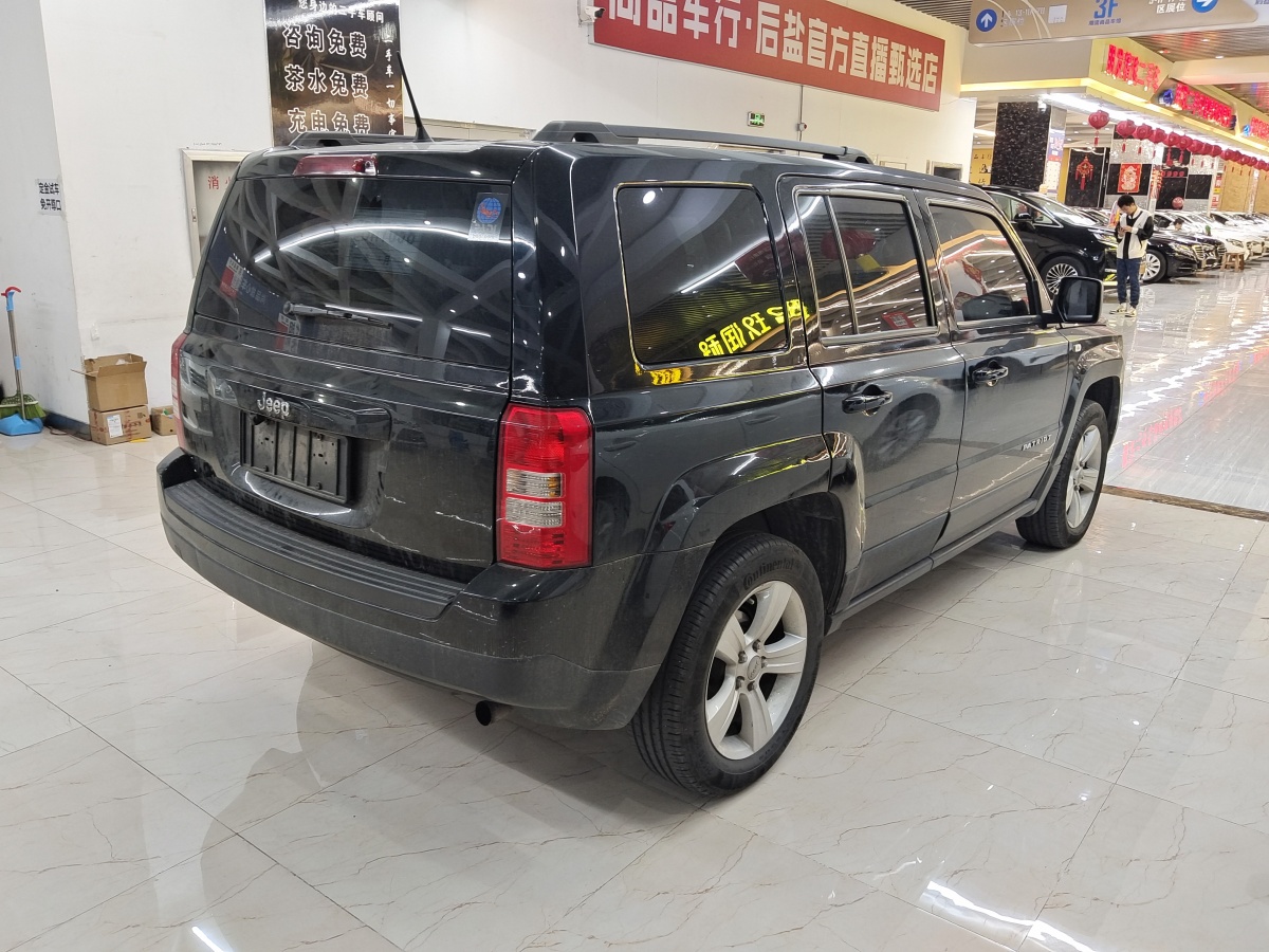 Jeep 自由客  2014款 2.0L 運(yùn)動(dòng)版圖片