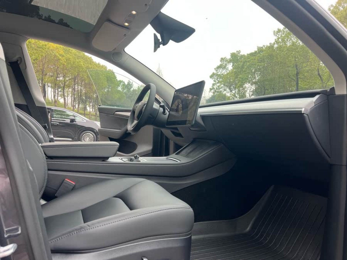 特斯拉 Model Y  2024款 后輪驅(qū)動(dòng)版圖片