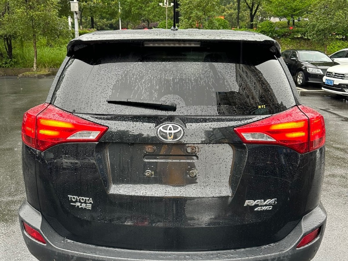 2014年8月豐田 RAV4榮放  2013款 2.0L CVT四驅(qū)風(fēng)尚版