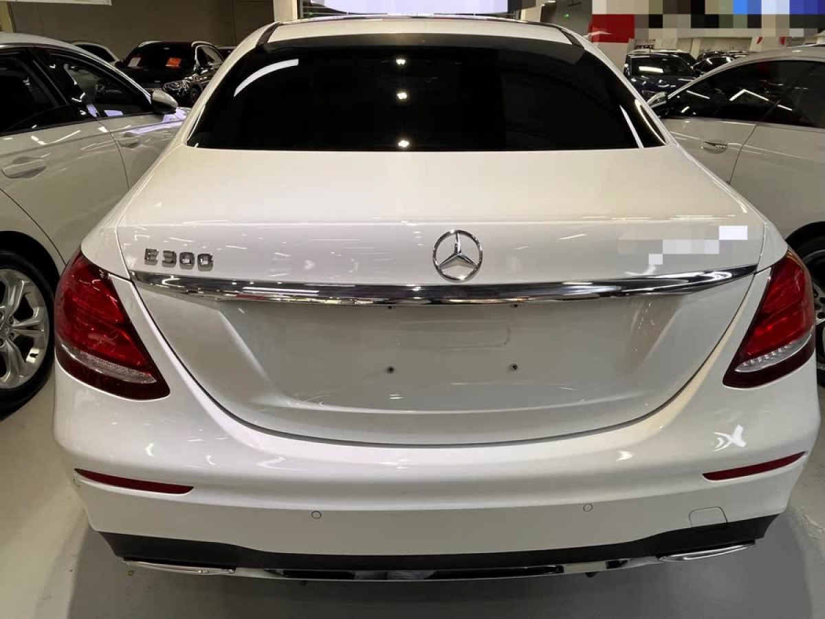 奔馳 奔馳E級(jí)  2020款 改款 E 300 L 運(yùn)動(dòng)時(shí)尚型圖片