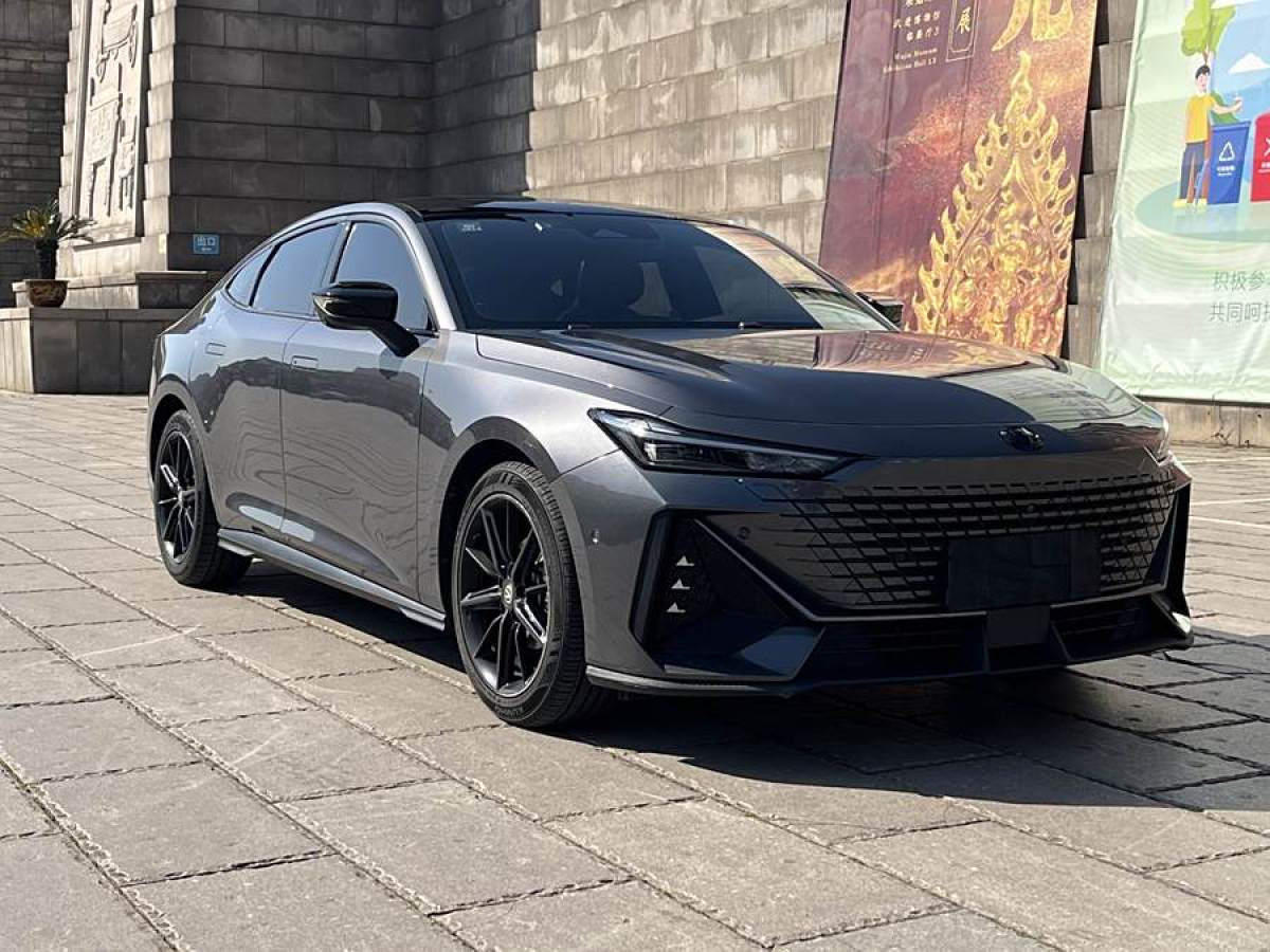 長(zhǎng)安 長(zhǎng)安UNI-V  2022款 1.5T 尊貴型圖片