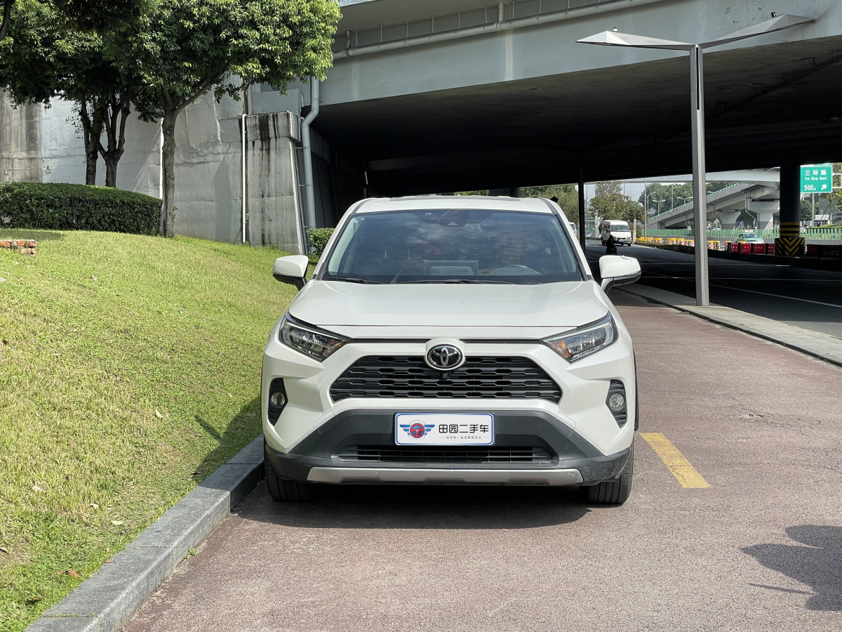 2020年10月豐田 RAV4  2018款 榮放 2.0L CVT兩驅(qū)風(fēng)尚版