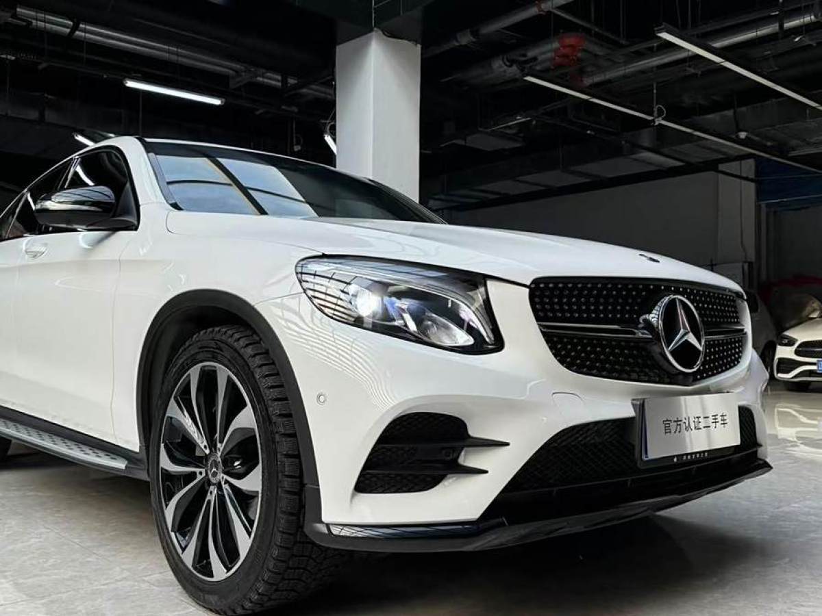 奔馳 奔馳GLC  2022款 改款 GLC 260 4MATIC 轎跑SUV圖片