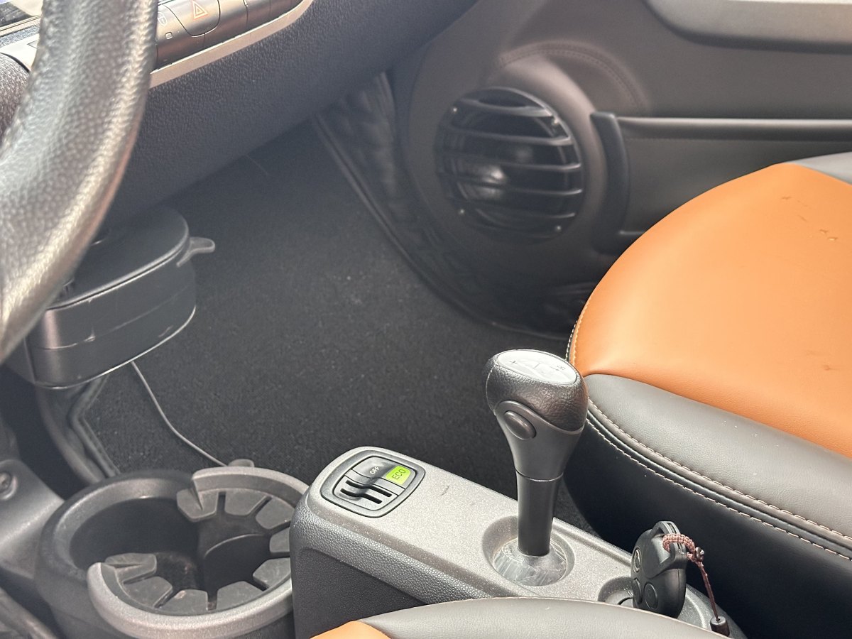 smart fortwo  2015款 1.0 MHD 新年特別版圖片