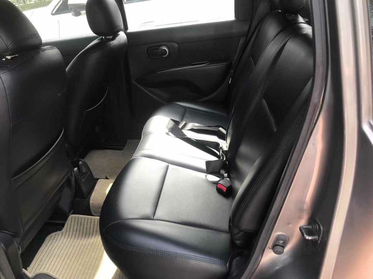 日產(chǎn) 驪威  2010款 XE 1.8L 手動(dòng)標(biāo)準(zhǔn)型圖片